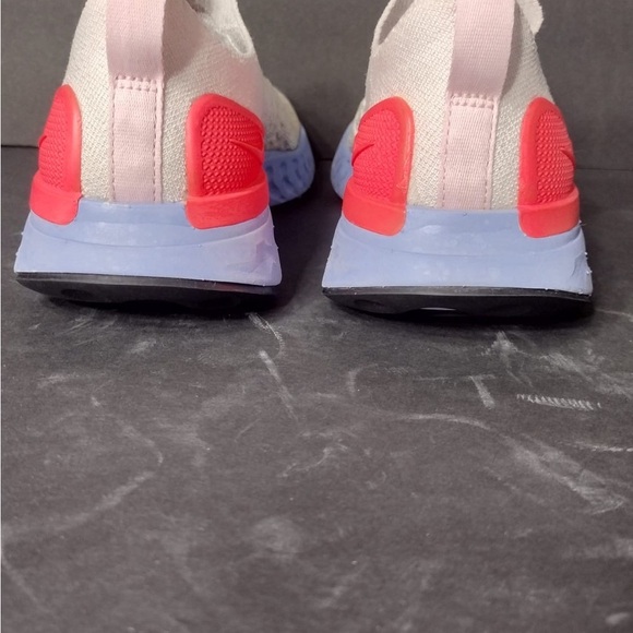 Nike Women's Pink and Cream Running Shoes size 6 pre owned Exellent condition - Picture 4 of 6